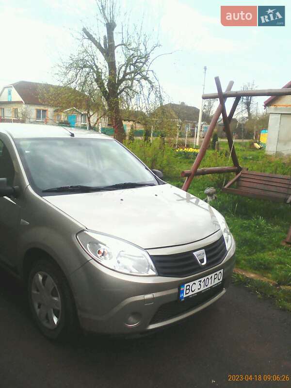 Хэтчбек Dacia Sandero 2009 в Нововолынске