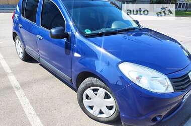 Хетчбек Dacia Sandero 2009 в Дніпрі