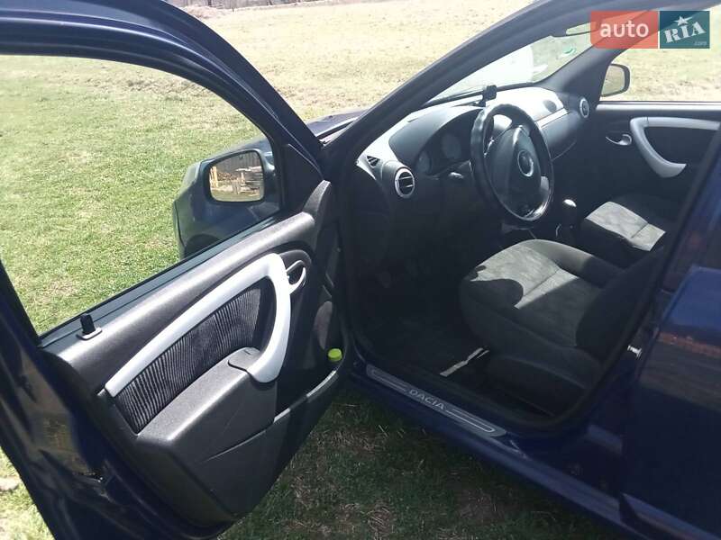 Хетчбек Dacia Sandero 2008 в Чернівцях