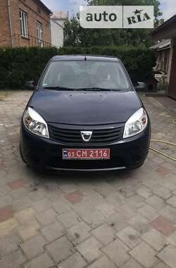 Хетчбек Dacia Sandero 2012 в Городку