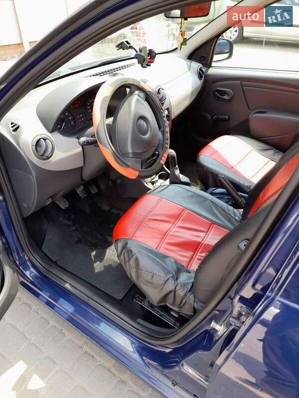 Хэтчбек Dacia Sandero 2009 в Житомире