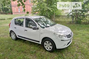 Хетчбек Dacia Sandero 2009 в Немирові