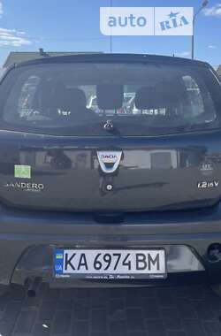 Хэтчбек Dacia Sandero 2009 в 