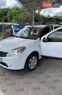 Хэтчбек Dacia Sandero 2011 в Полтаве