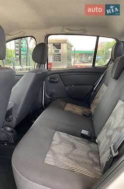 Хэтчбек Dacia Sandero 2011 в Полтаве