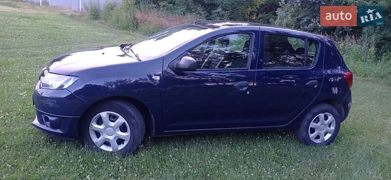 Хэтчбек Dacia Sandero 2013 в Луцке