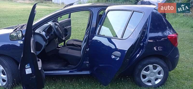 Хэтчбек Dacia Sandero 2013 в Луцке