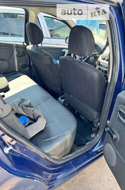 Хетчбек Dacia Sandero 2011 в 