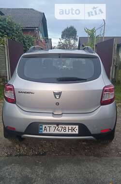 Хетчбек Dacia Sandero 2013 в Долині