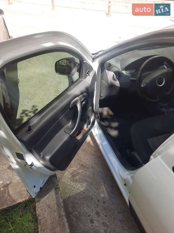 Хэтчбек Dacia Sandero 2009 в Одессе