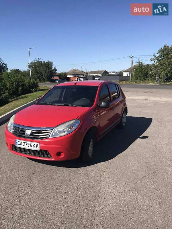 Хэтчбек Dacia Sandero 2009 в Золотоноше