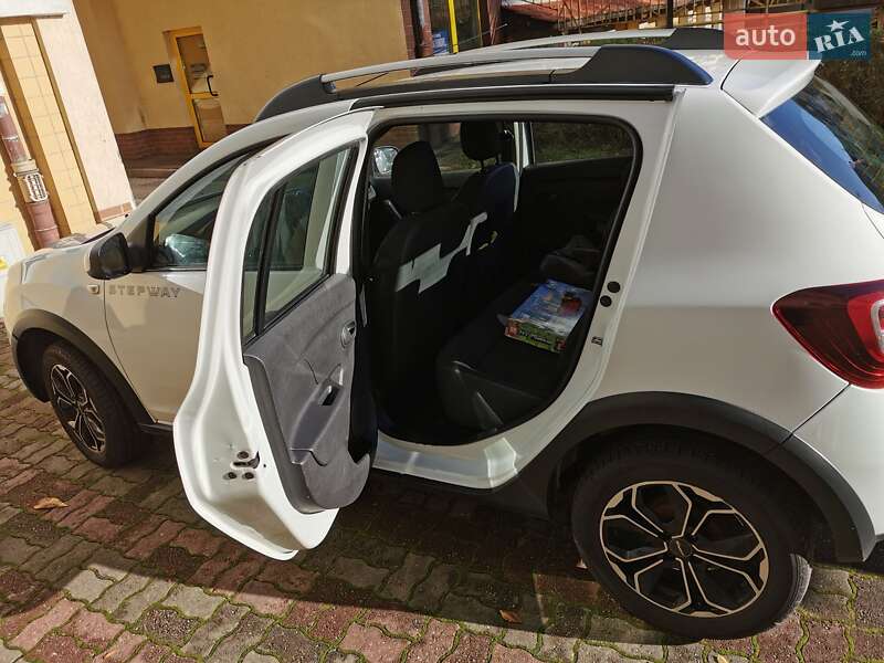 Хетчбек Dacia Sandero 2013 в Дніпрі