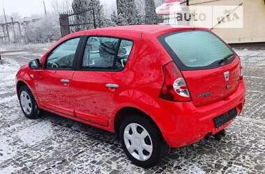 Хетчбек Dacia Sandero 2010 в Чернівцях