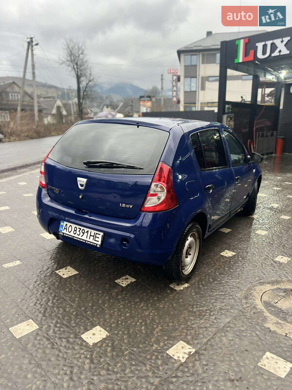 Хетчбек Dacia Sandero 2009 в Міжгір'ї