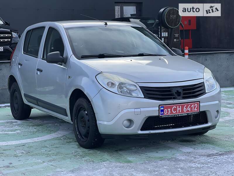 Хетчбек Dacia Sandero 2010 в Луцьку