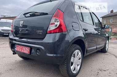 Хэтчбек Dacia Sandero 2008 в Бахмаче