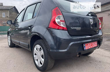 Хэтчбек Dacia Sandero 2008 в Бахмаче