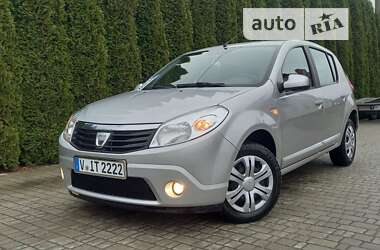 Хэтчбек Dacia Sandero 2009 в Самборе