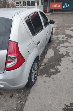 Хэтчбек Dacia Sandero 2009 в Гадяче