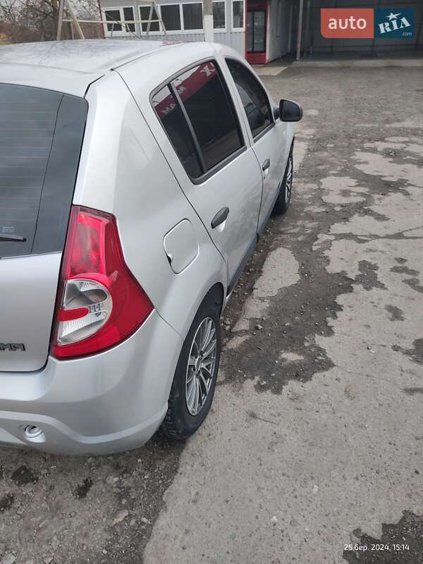 Хэтчбек Dacia Sandero 2009 в Гадяче фото 8 Хэтчбек Dacia Sandero 2009 в Гадяче