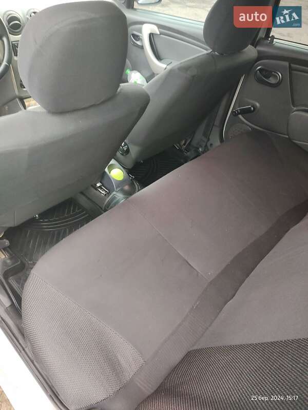 Хэтчбек Dacia Sandero 2009 в Гадяче фото 18 Хэтчбек Dacia Sandero 2009 в Гадяче