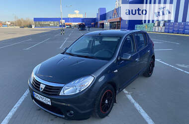 Хэтчбек Dacia Sandero 2008 в Сумах