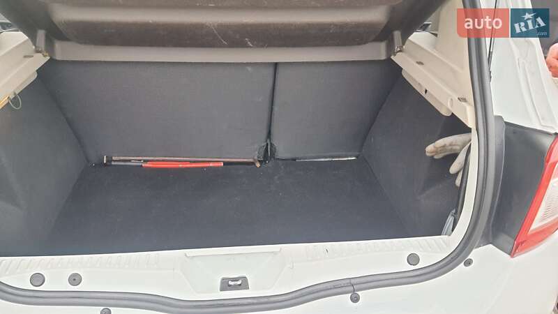 Хэтчбек Dacia Sandero 2013 в Одессе