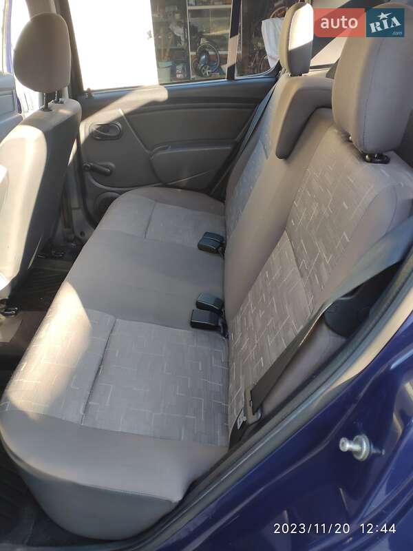 Хэтчбек Dacia Sandero 2010 в Киеве