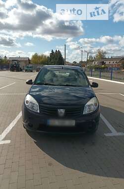 Хэтчбек Dacia Sandero 2012 в Прилуках