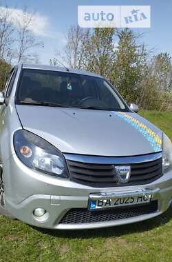 Хетчбек Dacia Sandero 2011 в Знам'янці