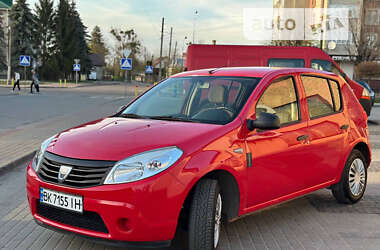 Хэтчбек Dacia Sandero 2010 в Дубно