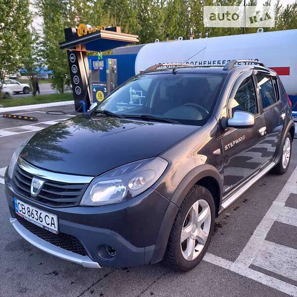 Хетчбек Dacia Sandero 2010 в Києві