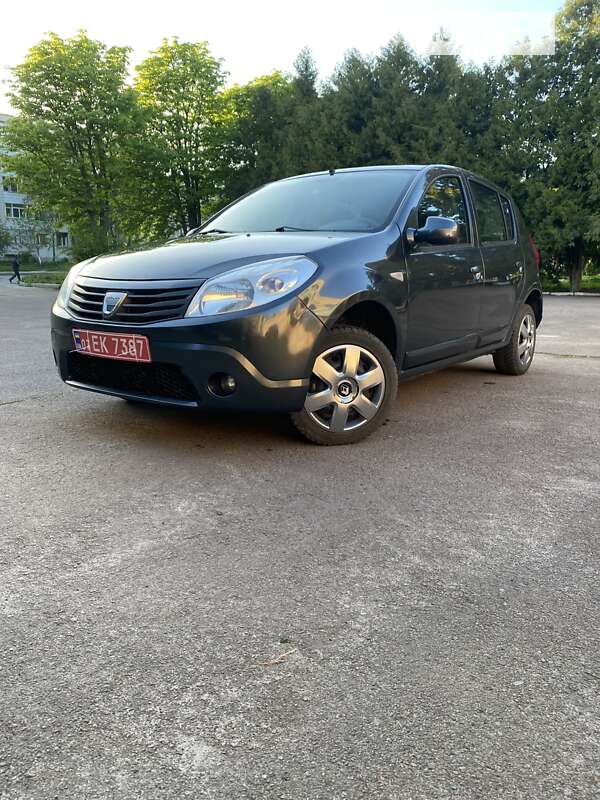 Хэтчбек Dacia Sandero 2009 в Нежине