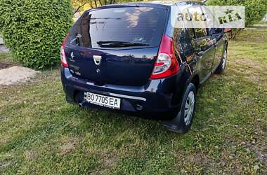 Хэтчбек Dacia Sandero 2010 в Кременце