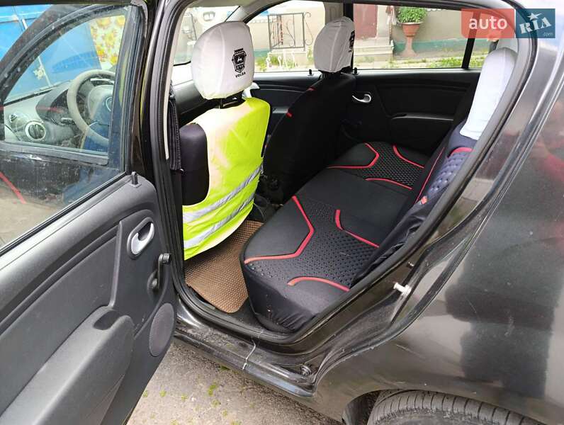 Хетчбек Dacia Sandero 2010 в Дубні