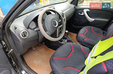 Хетчбек Dacia Sandero 2010 в Дубні