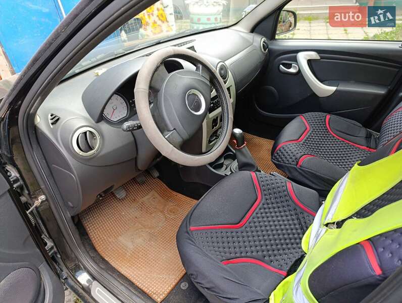 Хетчбек Dacia Sandero 2010 в Дубні
