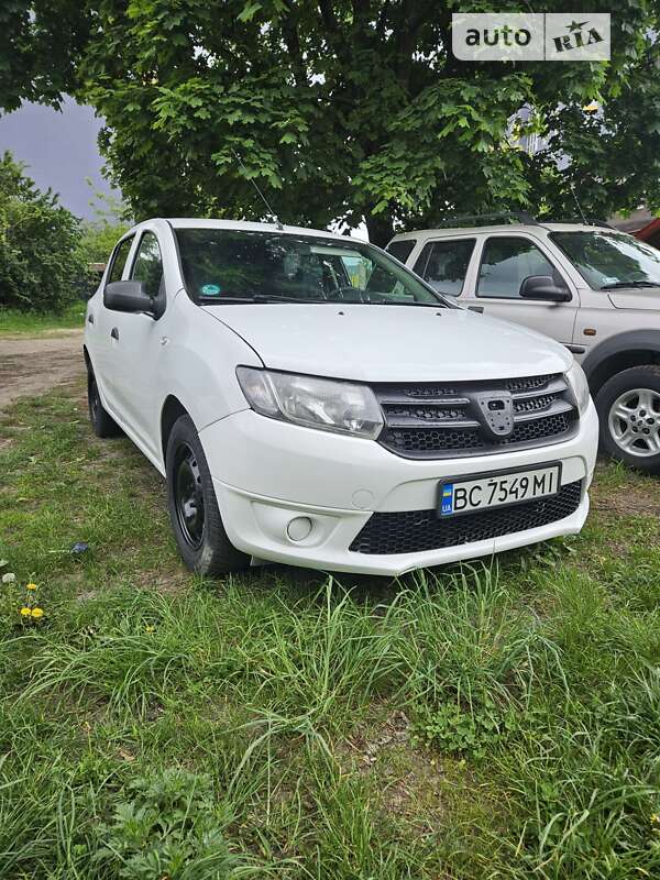 Хэтчбек Dacia Sandero 2013 в Львове