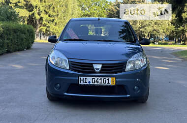 Хэтчбек Dacia Sandero 2010 в Умани