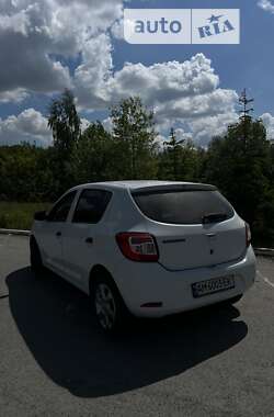 Хэтчбек Dacia Sandero 2013 в Звягеле