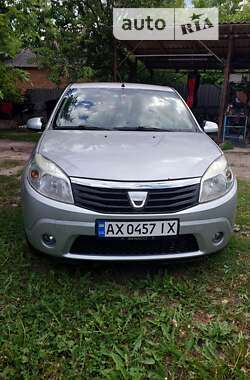 Хэтчбек Dacia Sandero 2009 в Новой Водолаге