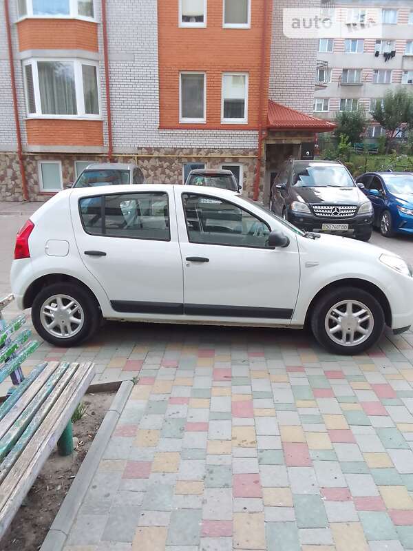 Хетчбек Dacia Sandero 2010 в Тернополі