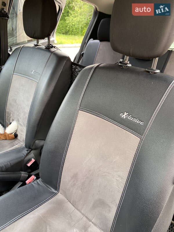 Хетчбек Dacia Sandero 2009 в Гадячі фото 11 Хетчбек Dacia Sandero 2009 в Гадячі