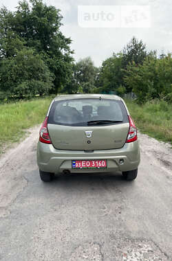 Хетчбек Dacia Sandero 2009 в Чернігові