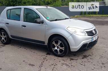 Хэтчбек Dacia Sandero 2009 в Демидовке