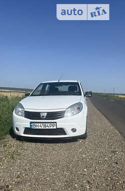 Хэтчбек Dacia Sandero 2009 в Одессе