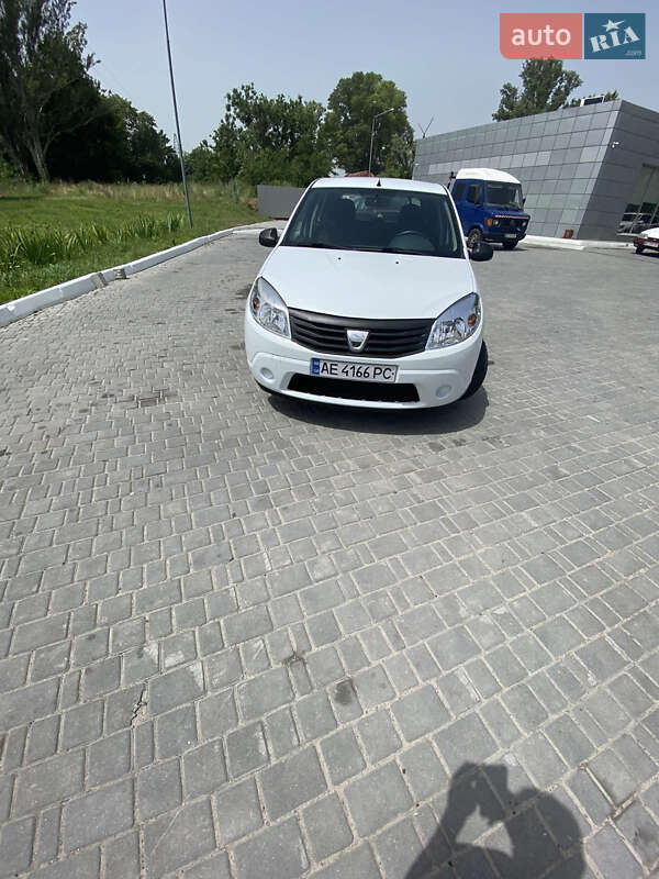 Хэтчбек Dacia Sandero 2009 в Днепре