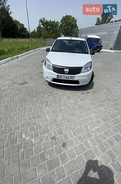 Хэтчбек Dacia Sandero 2009 в Днепре