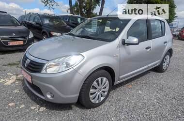 Хэтчбек Dacia Sandero 2009 в Ровно