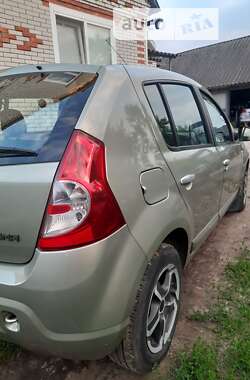 Хетчбек Dacia Sandero 2008 в Охтирці